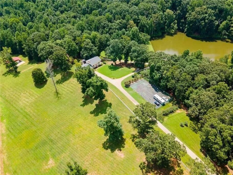 Southern Home And Fishing Lake. GainesvilleGainesville  Kültér fotó
