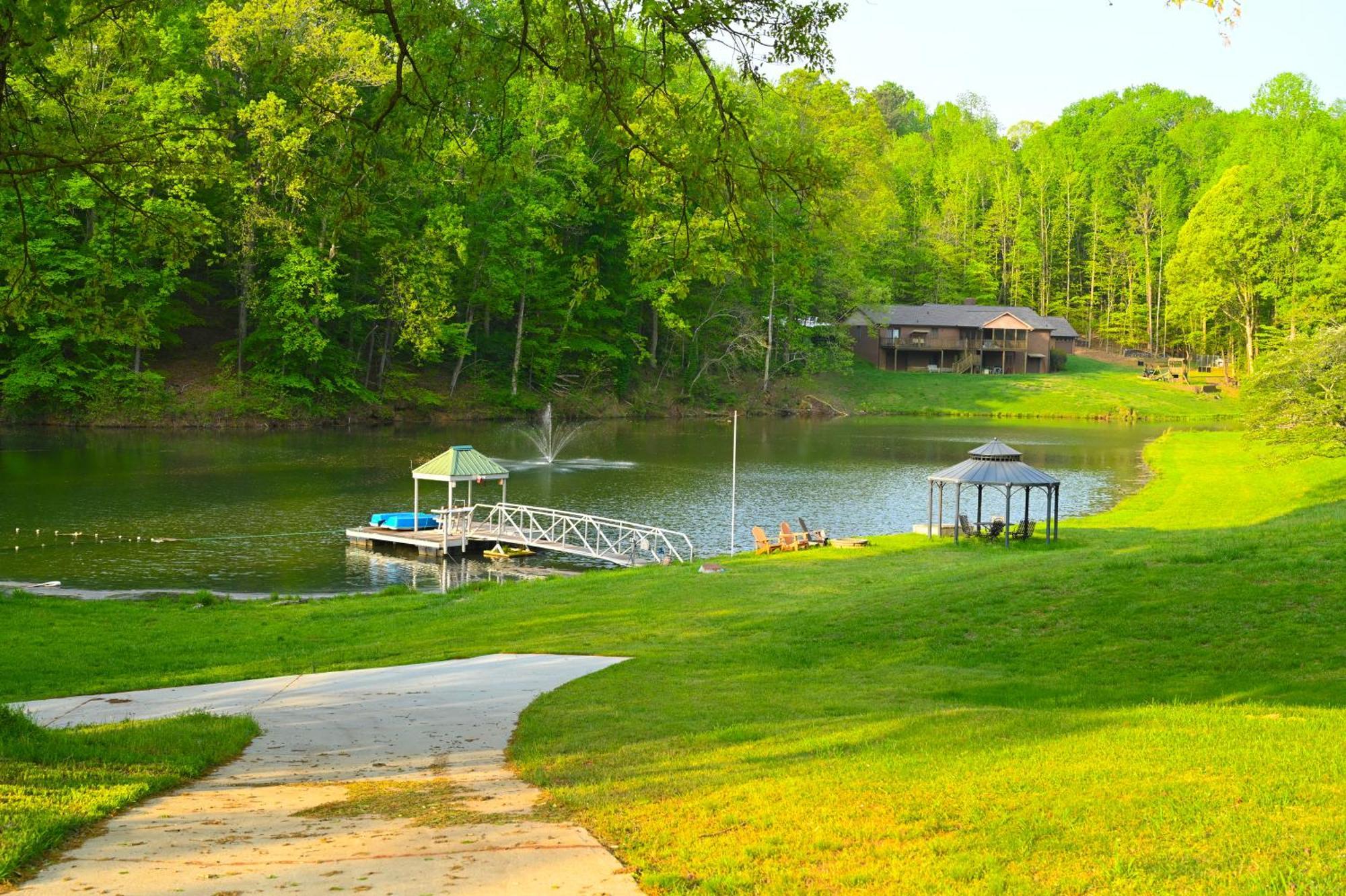 Southern Home And Fishing Lake. GainesvilleGainesville  Kültér fotó